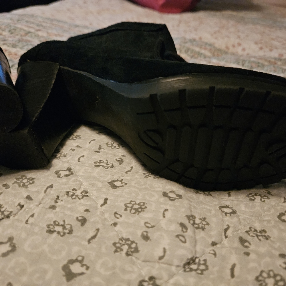 Boots - Picture 5 of 6
